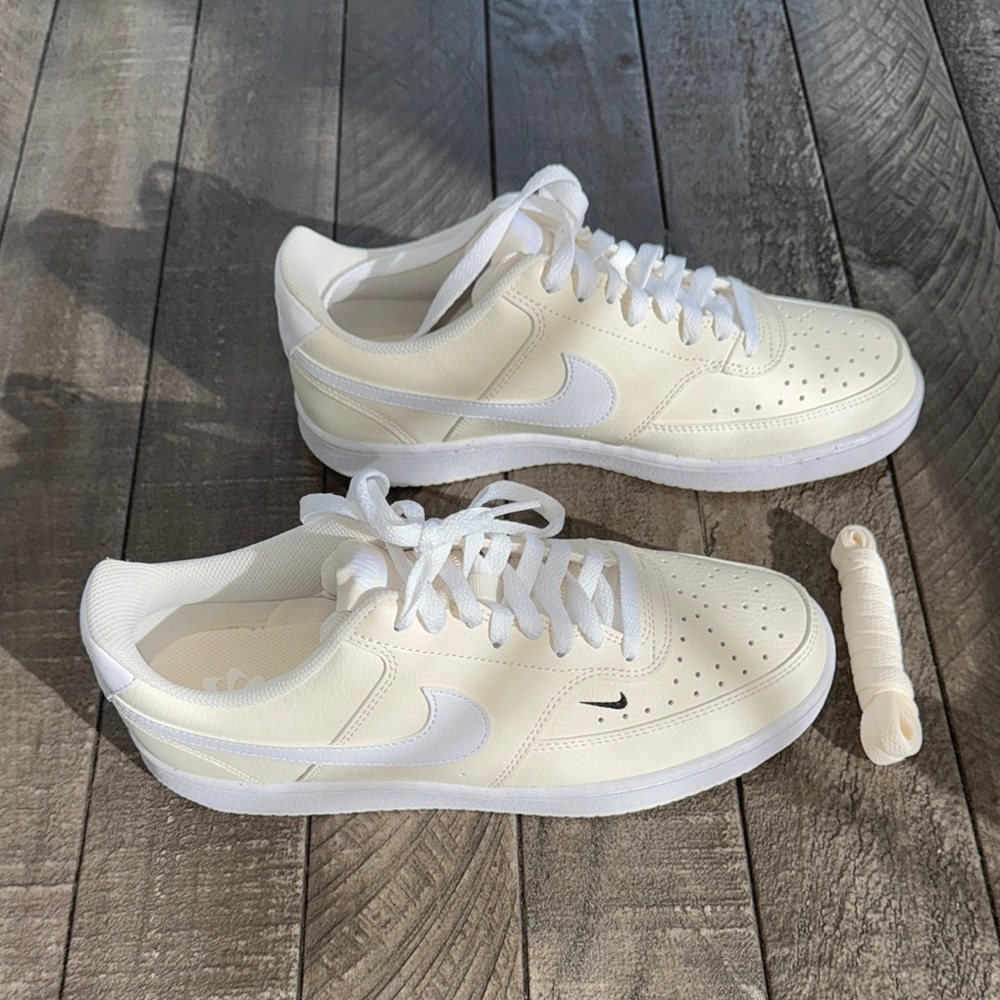 Nike Women's Court Vision Lo NN